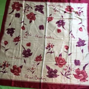 🌺🦋Host Pick🦋🌺Pierre Cardin floral scarf